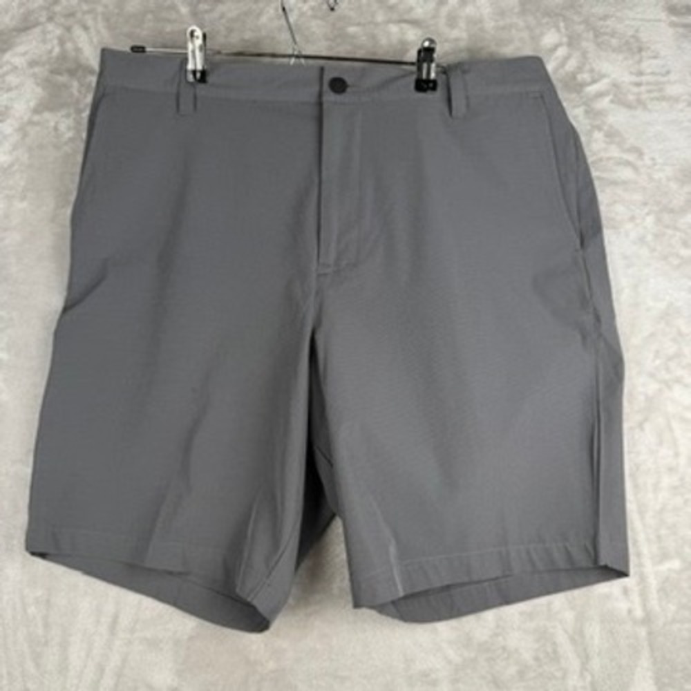 Banana Republic Core Temp Grey Performance Shorts Mens 40 Elastic Back Golf